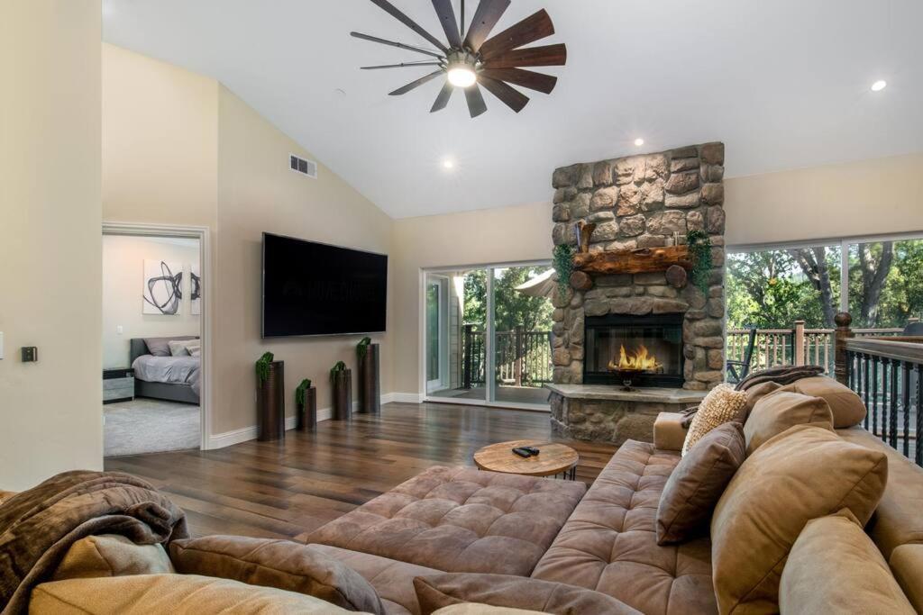 New Luxury Lake House In Pine Mountain Lake Close To Yosemite! Perfect For All Seasons! Great For Retreats, Getaways, Celebrations, And More! Groveland Exterior foto